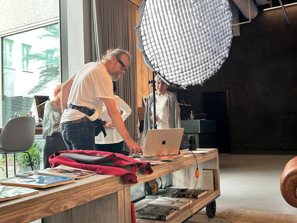 Behind the Screnes: Social Media Fotos für Claudia Horner, Professionelle Businessfotografie, Business Portraits, Business Headshots, ©Foto: Dieter Duevelmeyer