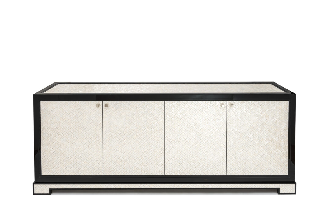 PRODUKTFOTOGRAFIE MÖBEL – SIDEBOARD MIT PERLMUTT BESETZT
